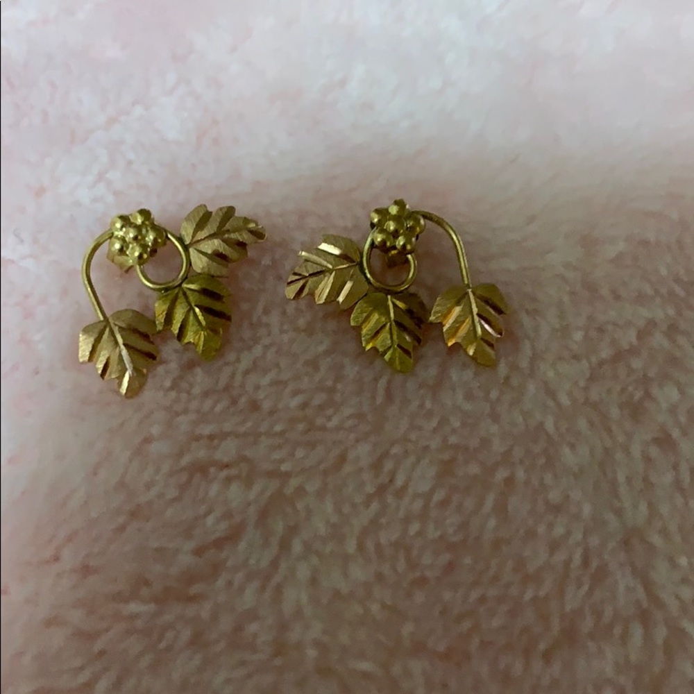 Gold leaf 🍁 earrings